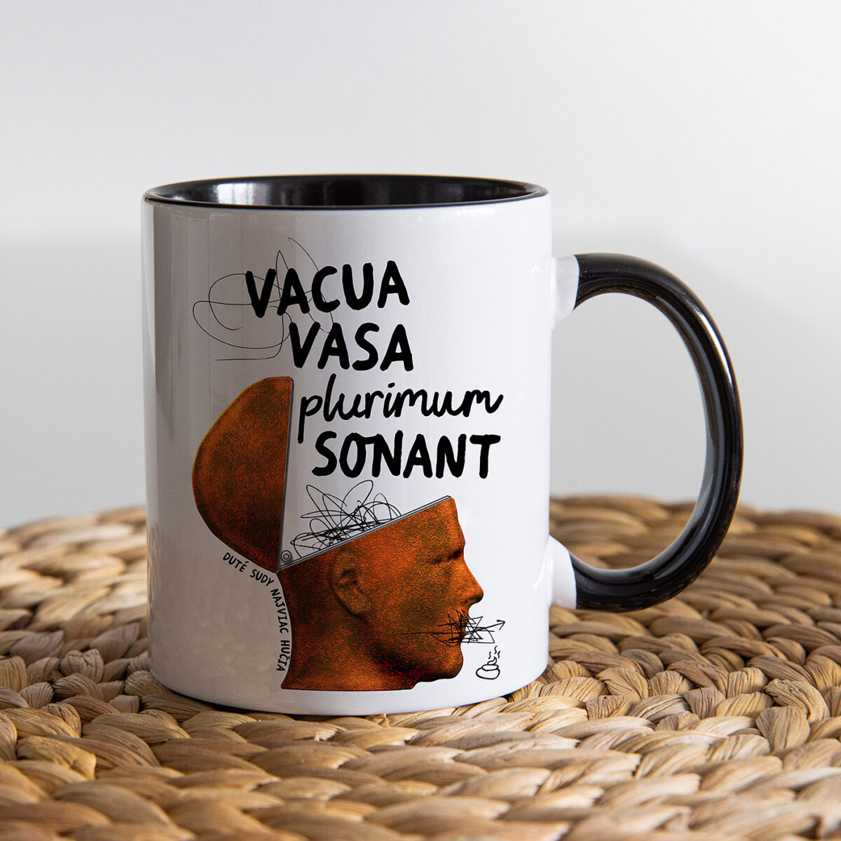 Hrnček dizajnový Vacua vasa plurimum sonant